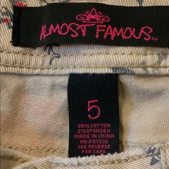 Almost famous (5) rose jeans - Picture 4 of 4